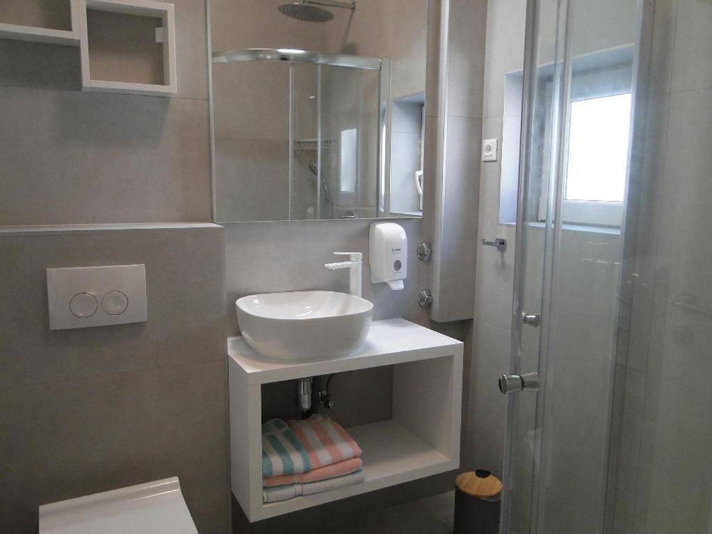 פרימוסטן Rooms Tepli Bok מראה חיצוני תמונה